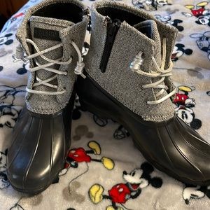Sperry houndstooth saltwater boots Sz 6 Kids Sz 8 ladies